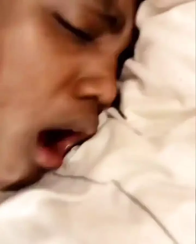 Genç zenci domaltılarak sikiliyor