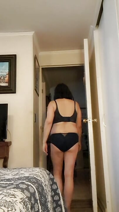 Aldatan karısı seksi iç çamaşırını değiştir