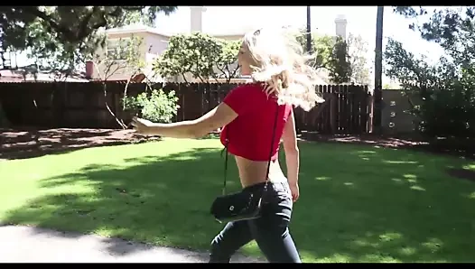 Muhteşem busty gabbie'nin sıcak göğüsleri