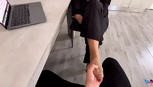 Bir meslektaşımı külotlu çoraplı bir orospuya çevirdim!