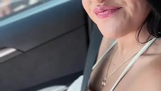 Büyük memeli esmer Alice Thunder'ın tadına bakıyor