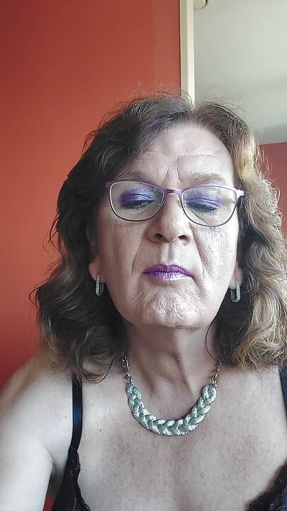 2 sigara içiyorum ve kendimle oynuyorum