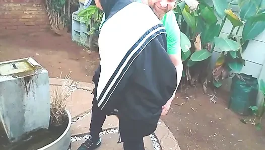 Komşunun ev hanımının tadını çıkarıyor