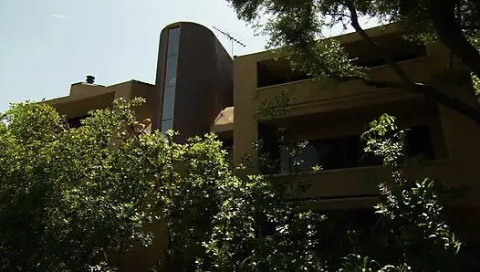 Zenci genç kız ağzına boşalmanın tadını çıkarıyor