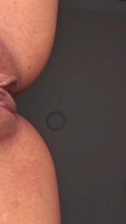 Üvey kızım evde sıkıcı ve ilk porno seks kasetini kaydettim