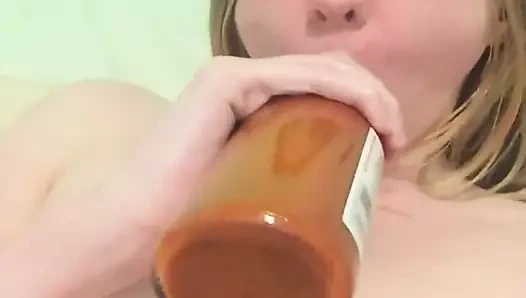 Beyaz milf doldurma onu kedi ile ev eşyaları