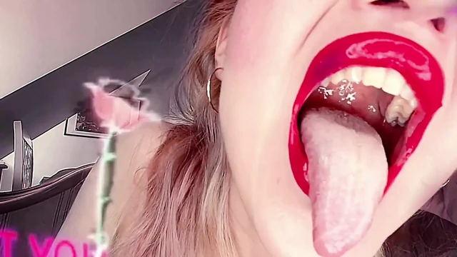 Красная помада для сисси