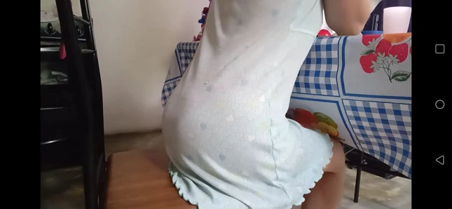 Üvey kardeş, seksi üvey kız kardeşinden ona gerçek orgazmı göstermesini istedi - o kadar zor ki boşalıyor.