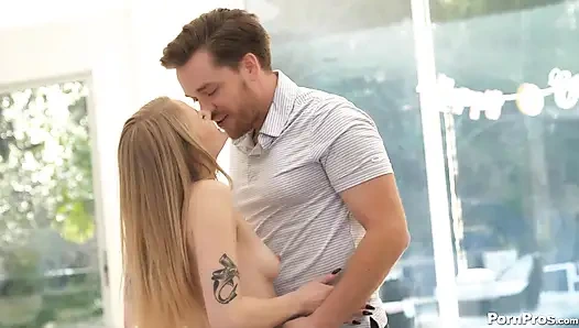 Paris White Paskalya Pazar brunch'ı için boşalmak için yalvarıyor