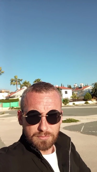Bana cüzdanını göster, domuz!!