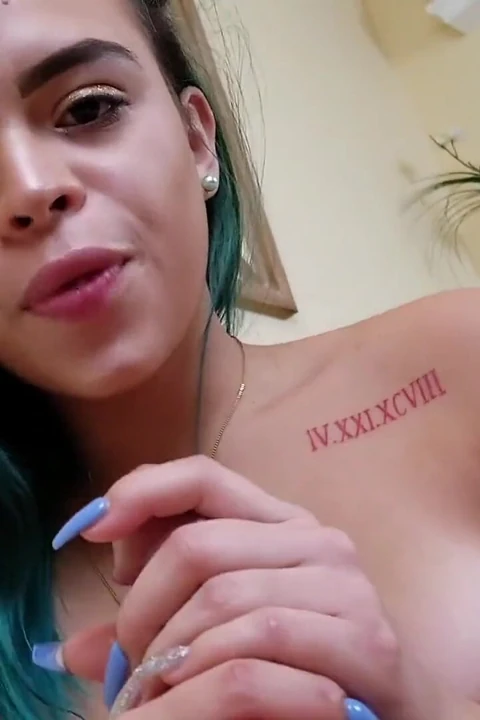 Seksi 19 yaşındaki latin iyi yarak emiyor