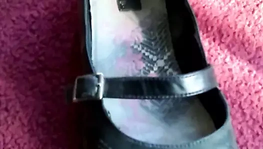 Uzun yürüyüşten sonra kokmuş naylon çorap