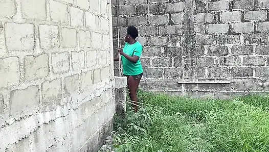 Binanın arkası kız arkadaşına