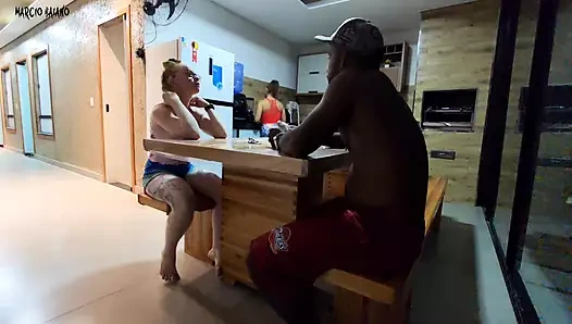 ANNESI EV IŞI YAPARKEN KıZ ÜVEY BABASıYLA SEKS YAPıYOR