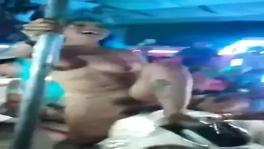 Gerçek striptizciler ona gidiyor - safsexmatch.com