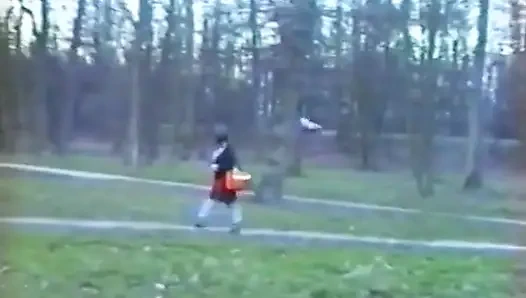 Bir yabancıyı erkek arkadaşının önünde sikmek için eve götüren çok sürtük bir zenci kız.