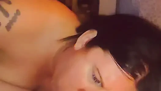 Yüz sikişi ve ağzına boşalma