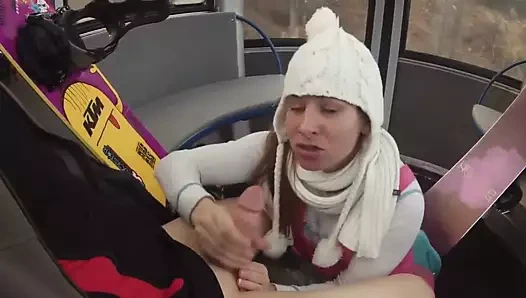 Rattiges Spermaluder lutscht im Skilift!