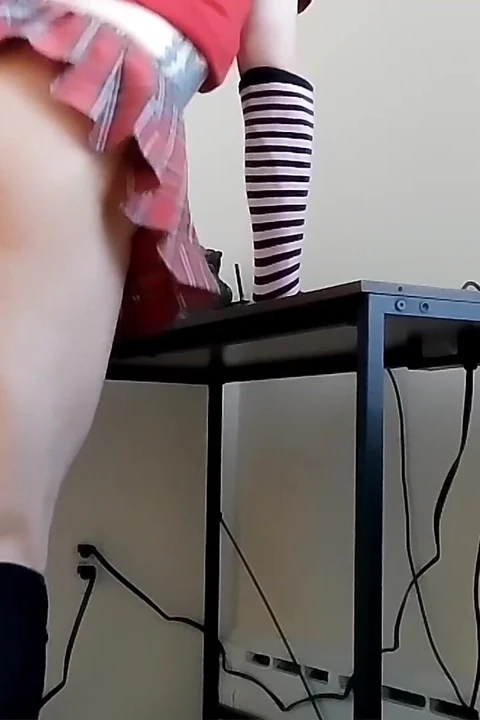 Kadın kılıklının yumrukla sikişmeye ihtiyacı var