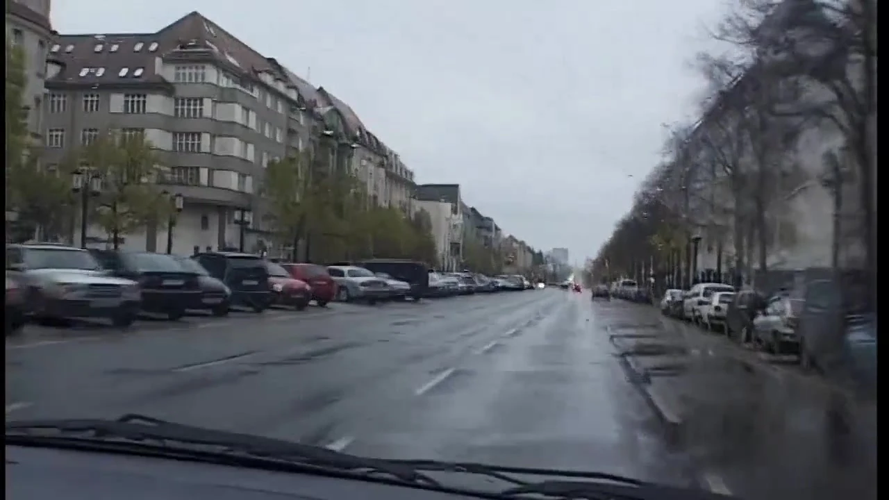 Notgeile Studentin macht es mit 2 Fremden Maennern