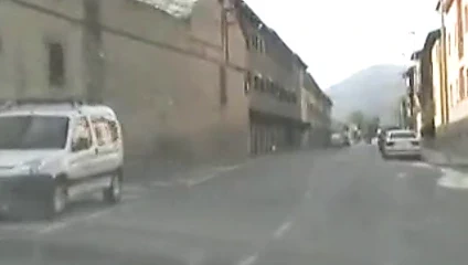 Şehirde arabada çıplak sürüş