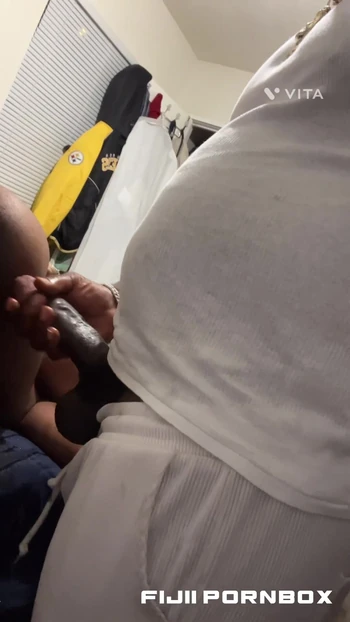 Упс, твоя жена просто сквиртула по хую случайного незнакомца - подписаться сейчас