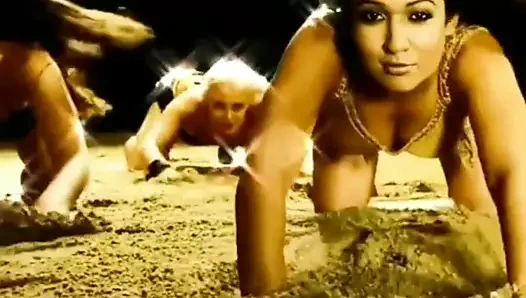 Ateşli Nayanthara'nın götü göğüslerini sallıyor