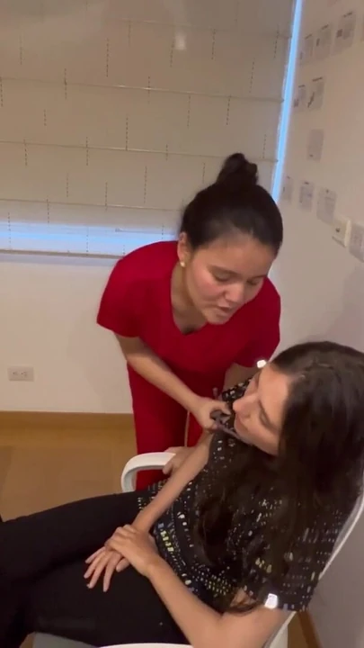 Сногсшибательный момент от "Моя студентка-медик изменяет мне, и в итоге мы обнажаемся в моем офисе"