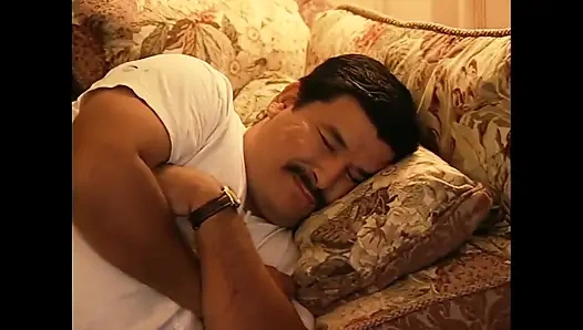 Güçlü seks arayan ateşli bir amigo kız için sert ve yoğun çift penetrasyon