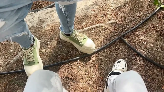 Dirty ve Magreo Bir Parkta Bir Yabancıyla
