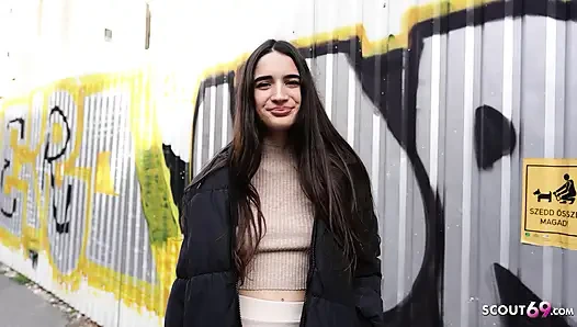 Alman izci - zayıf Fransız kız Candie Luciani için göz devirme orgazmı oyuncu seçmelerinde sikişiyor