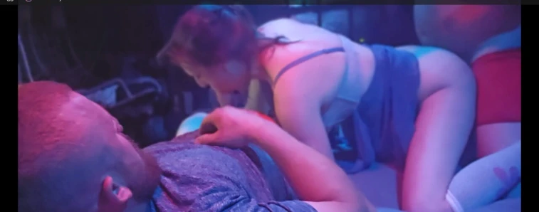 Delilah paylaşılmaya bayılıyor emiyor ve sikişiyor