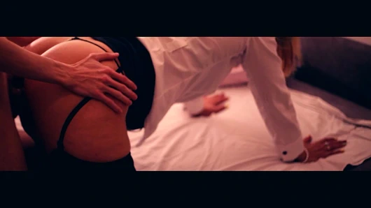 Patronla seks - sekreter vicky wilfing otel odasında patronunu baştan çıkarıyor