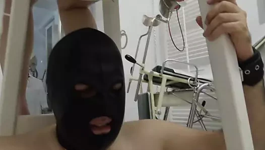 Onu işedikten sonra bayan morganas kedi temizlemek zorunda