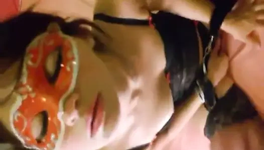 Petite pipe avec ejac faciale