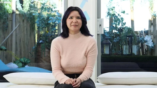 Tatlı asyalı kız bir iş bulmak için tüm hayatının 5. erkeği sikikleri