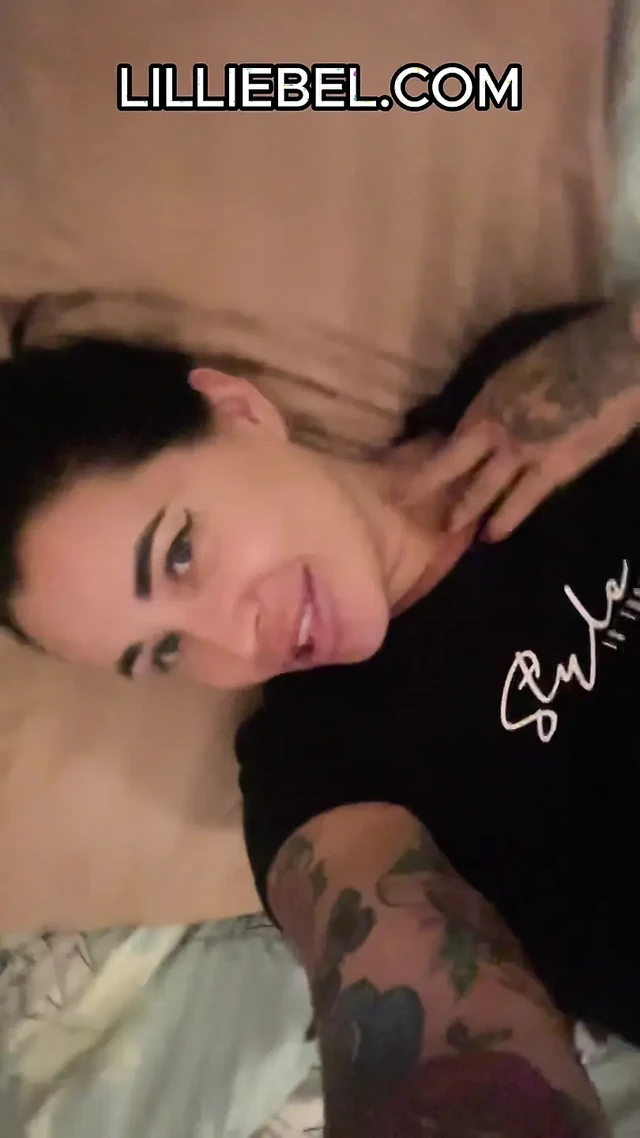 Büyük götlü orta yaşlı seksi kadın - büyük memeli sürtük dildo sikişlerini seviyor