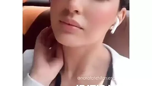 Sıcak nora fathi gösterileri ona büyük sütlü göğüsler