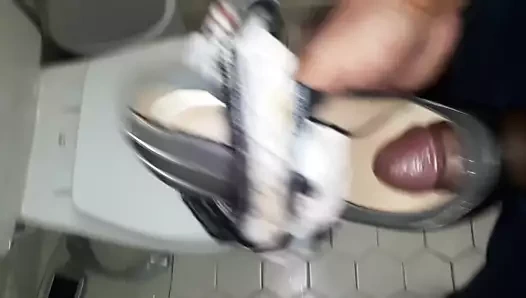 beyaz MİLF peeptoes ve kullanılan tanga