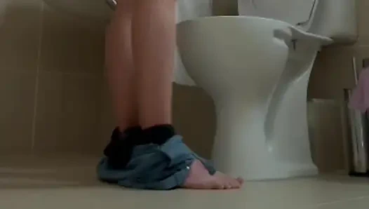 Tuvalet çişini yapıyor 2