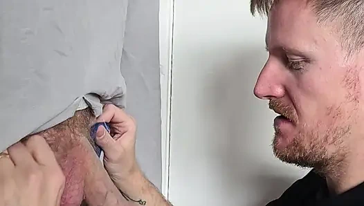 Üvey Kuzenimi Duvar Deliğimi Kullanması Için Kandırıyor Ve Sonra Büyük Kaslı Götümü Sikiyorum