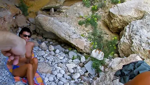 Kızın güzel ıslak amcıkları majestic sert şeyler için geniş bir şekilde titreşiyor