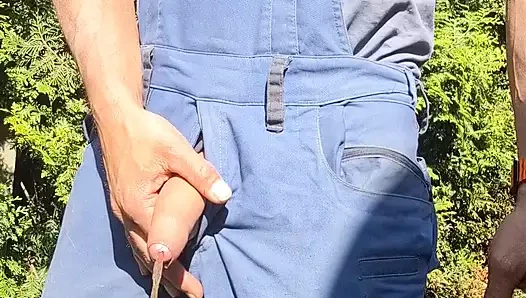 Çok yakındı. Neredeyse pantolonuma işiyor