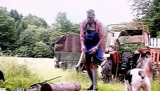 Alman sürtük açık havada anal seksi seviyor