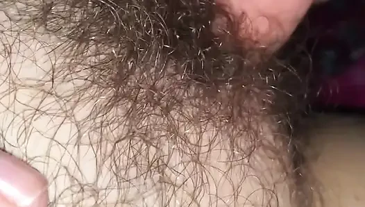 Derin parmaklıyor! Doğal evli kadın ıslanıyor ve boşalıyor