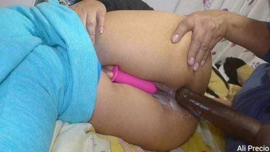 Ağrılı anal, erkek arkadaş kıçımı canavar siyah yapay penis ile sikikleri ve videoya kaydediyor, hoşuma gidiyor