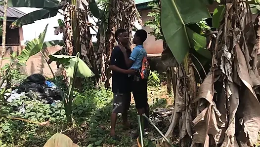 Derse geç kaldım, beni eve göndermek yerine sikiyor