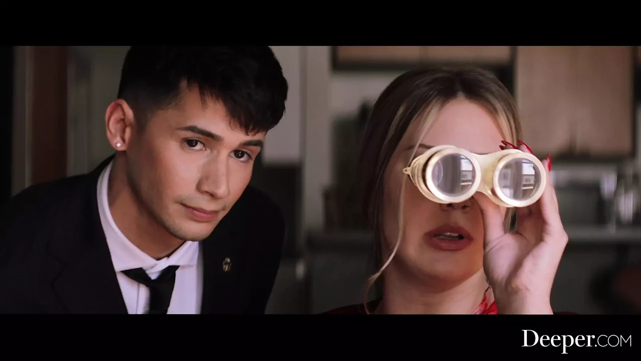 Mai adânc. Avery o urmărește pe vecina căsătorită înșelând cu Anya sexy
