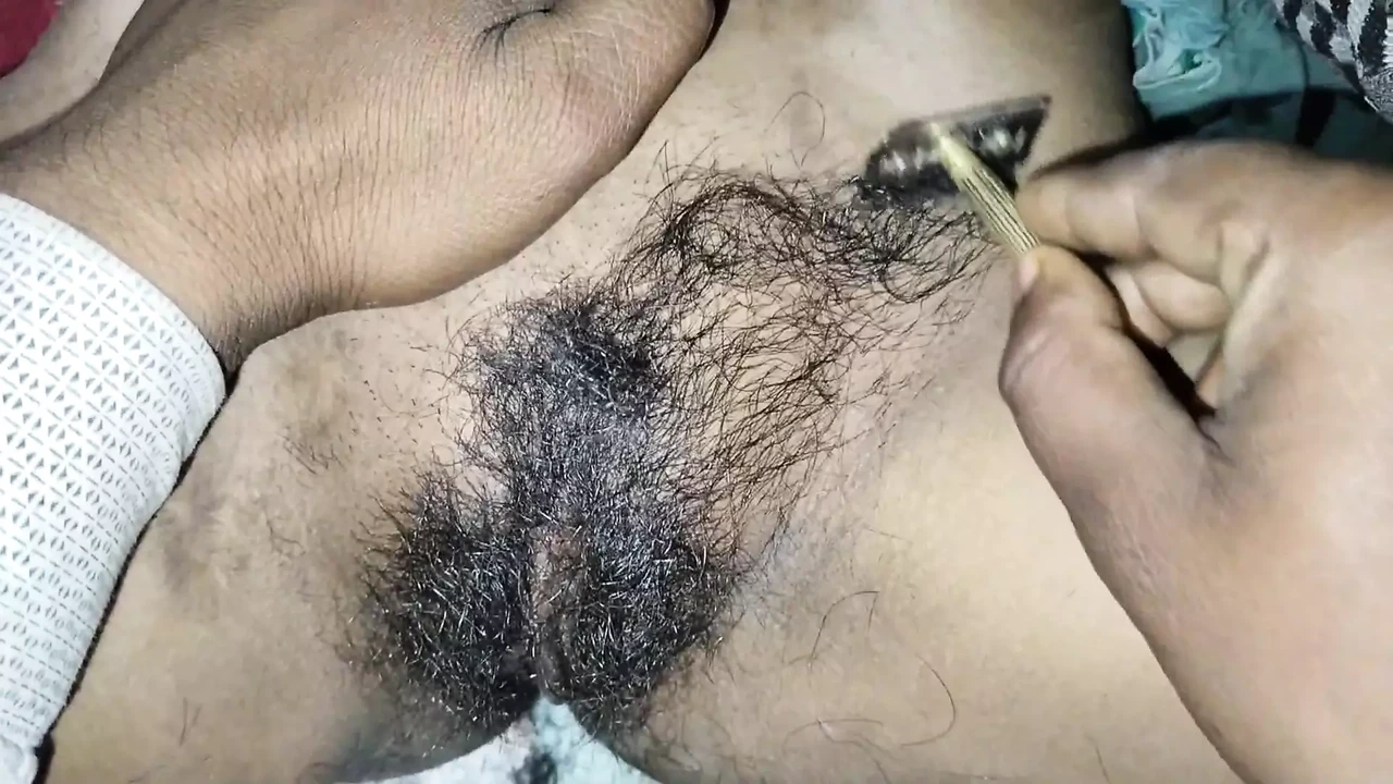 Bhabi Ne Apni Chut Ke Baal Bna Kar Masti Ki