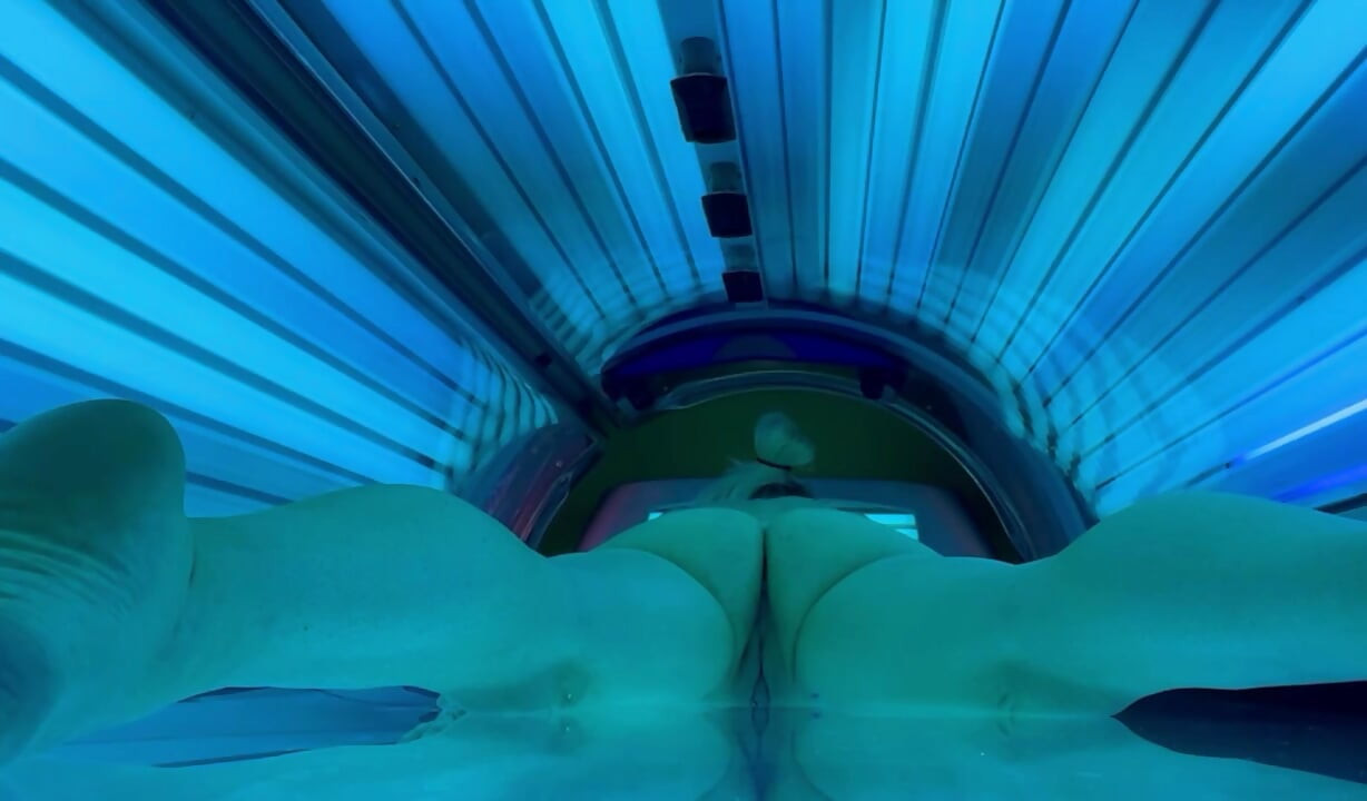 Voyeur Exhibitionist tanning Wife Milf Veronica Beach Close-Up